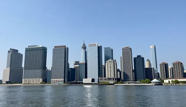 企业展示推广:资讯更新两种做法的实际取舍